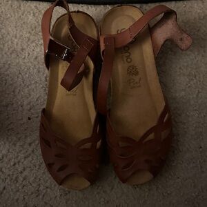 Stylish Leather Sandals in Rich Brown